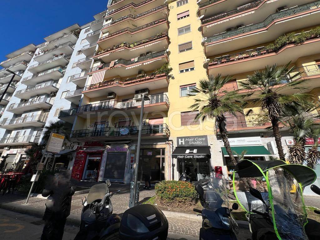 Appartamento in vendita a Napoli viale di Augusto, 148
