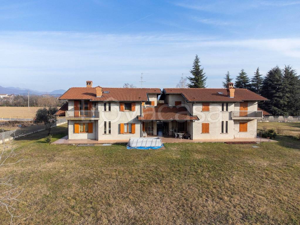 Villa Bifamiliare in vendita a Pedrengo via Giardini, 40/42