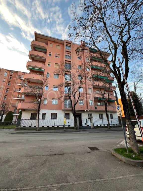 Appartamento in vendita a Vimercate via Luigi Cadorna