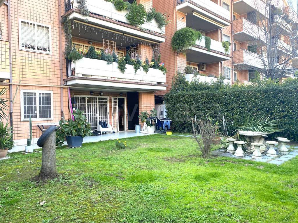 Appartamento in vendita a Roma via Luigi Olivares