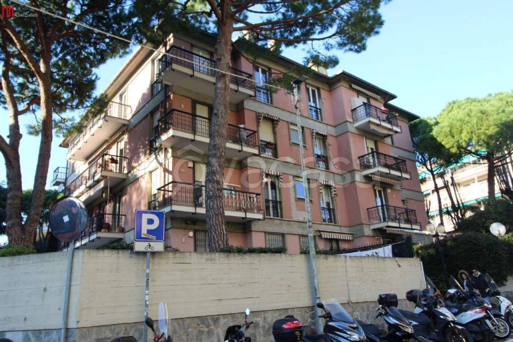 Appartamento in vendita a Genova via Montallegro