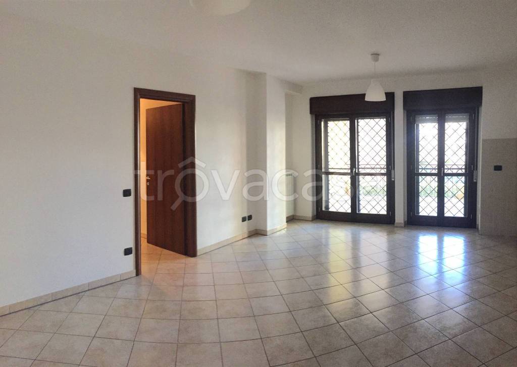Appartamento in vendita ad Aprilia via Caltanissetta
