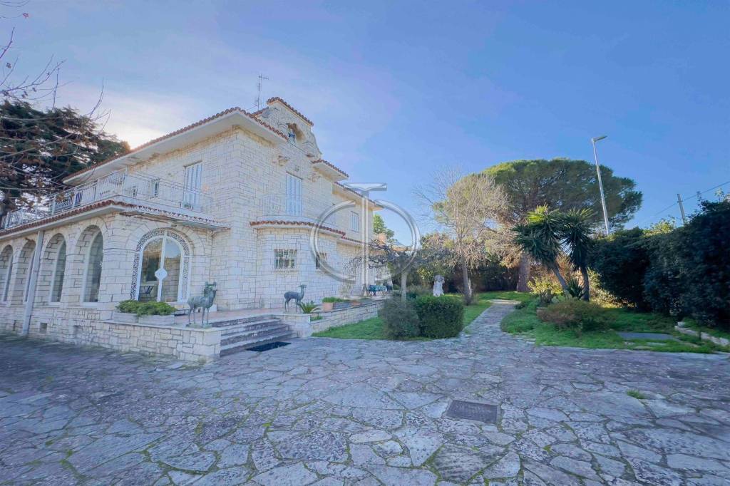 Villa in vendita a Bari via Napoli, 4
