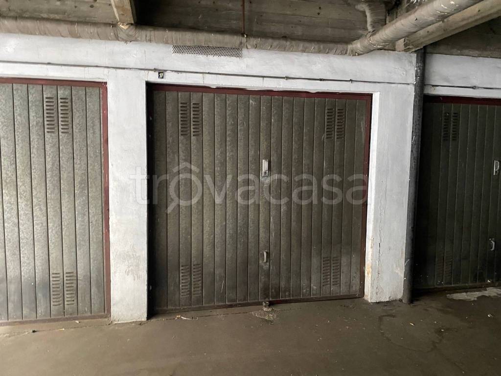Garage in vendita a Torino via Gaspero Barbera, 35