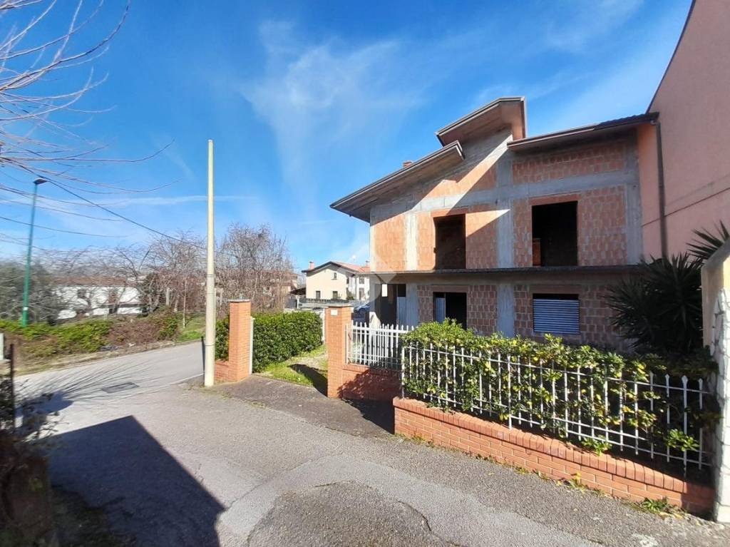 Villa Bifamiliare in vendita a San Leucio del Sannio via Feleppi, 4