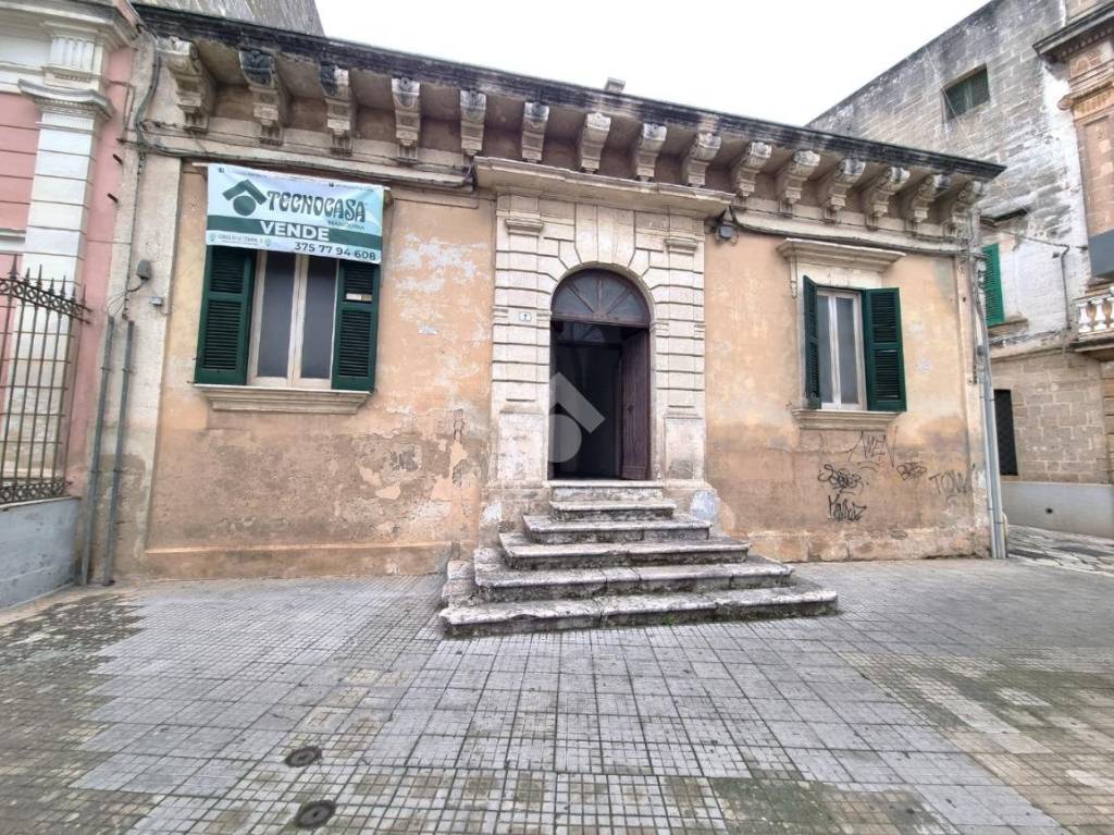 Colonica in vendita a Manduria p.Za Vittorio Emanuele ii, 2