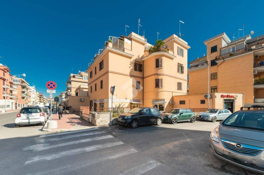Appartamento in vendita a Roma via stefano borgia