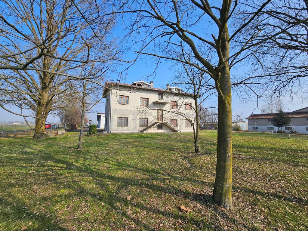 Villa Bifamiliare in vendita a Soliera via Giacomo Leopardi, 13