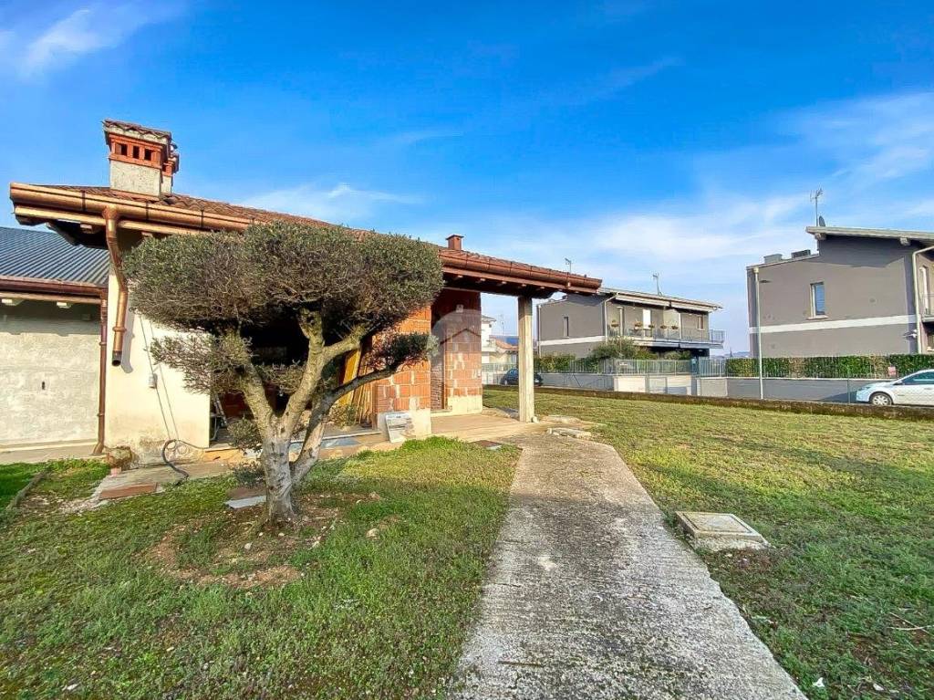 Villa Bifamiliare in vendita a Lonato del Garda via Campagna Sotto