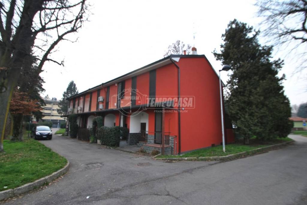 Villa a Schiera in vendita a Cesate via villaggio ina 36