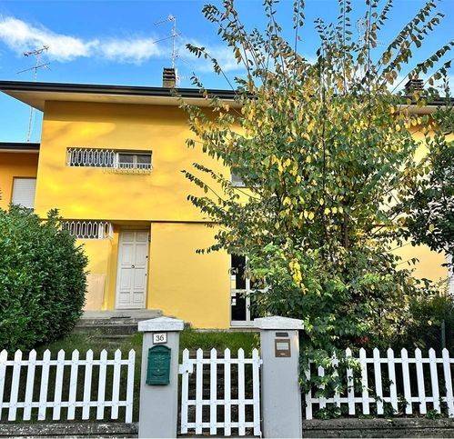 Villa a Schiera in vendita a Reggio nell'Emilia via Guido De Ruggiero 22