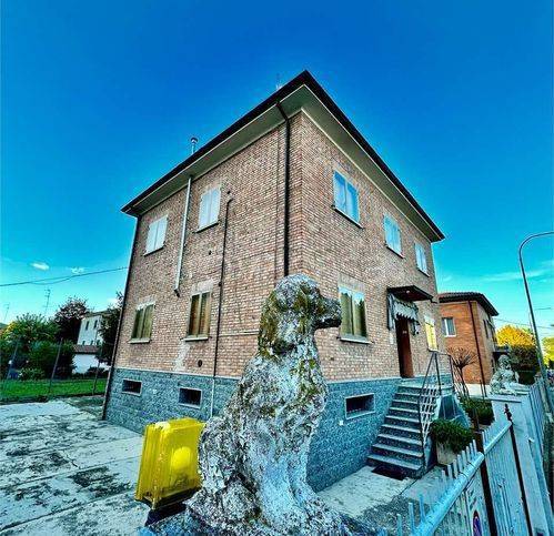 Villa in vendita a Reggio nell'Emilia via Delle Ortolane 2