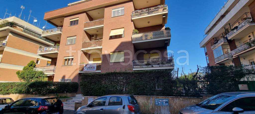 Appartamento in vendita a Roma via Andrea del Verrocchio, 36