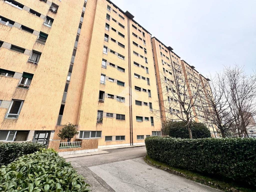 Appartamento in vendita a Milano via Uruguay, 34