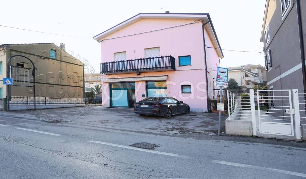 Intero Stabile in vendita a Porto San Giorgio via Fratelli Rosselli, 145