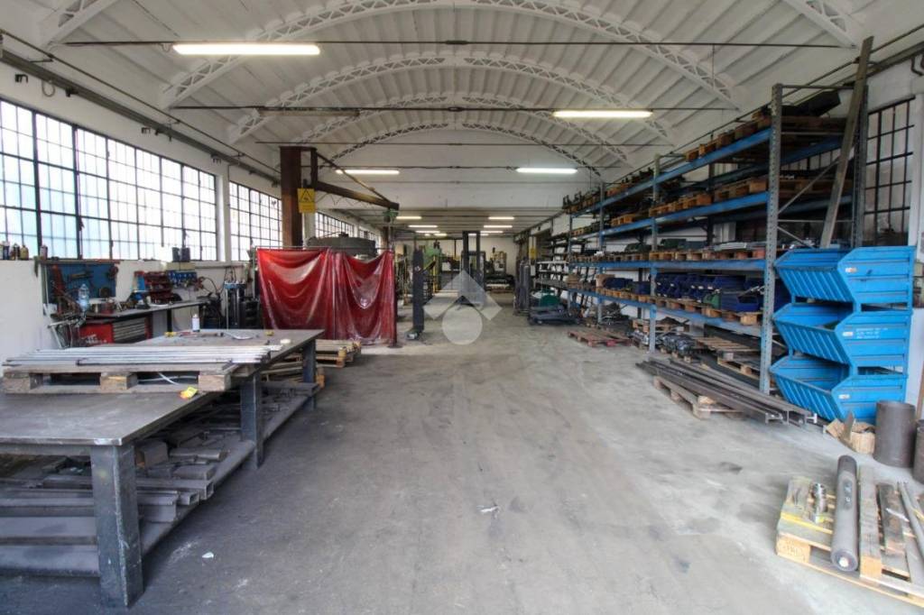 Capannone Industriale in vendita a Orzinuovi via Convento Aguzzano, 5