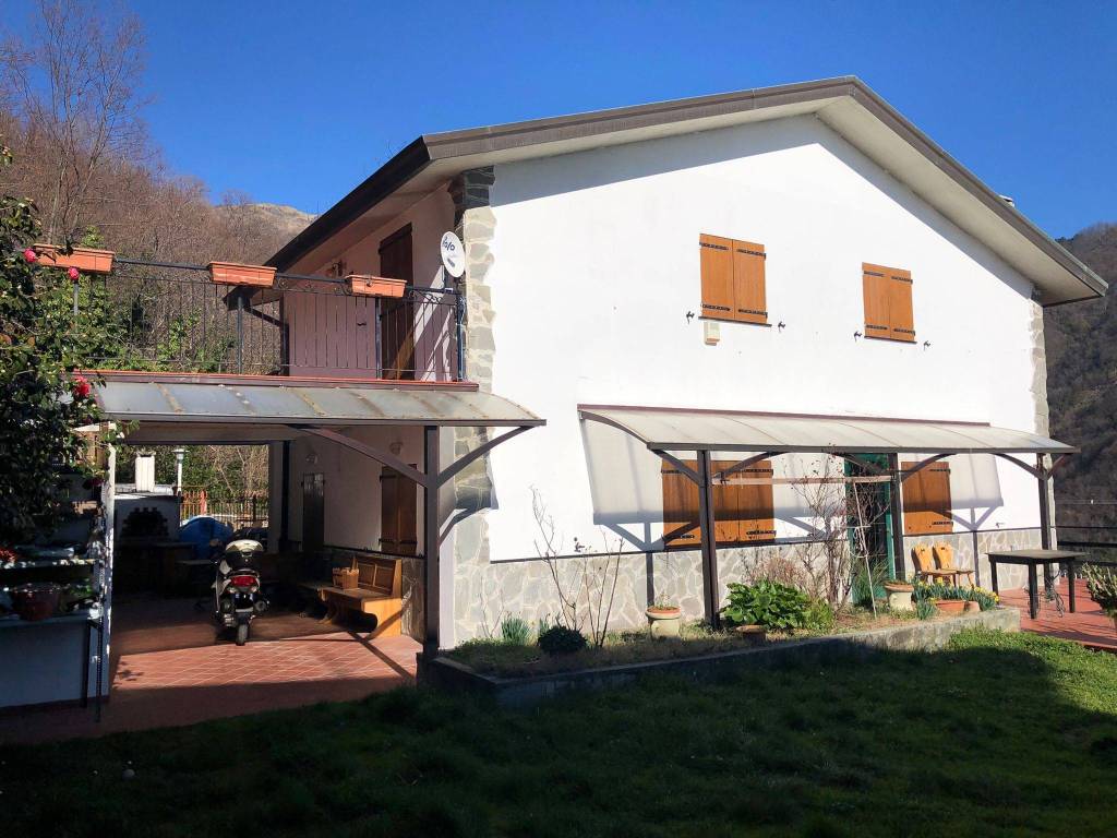 Villa Bifamiliare in vendita a Moconesi via Chiose