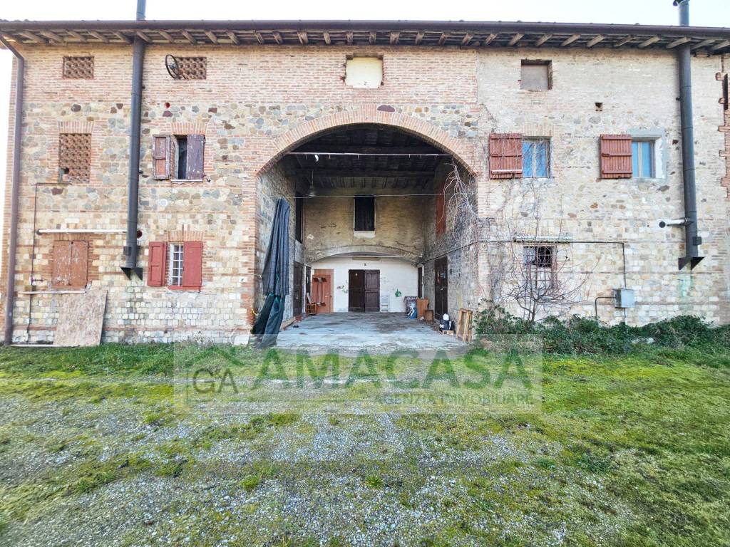 Casale in vendita a Formigine via Vittorio Veneto, 35