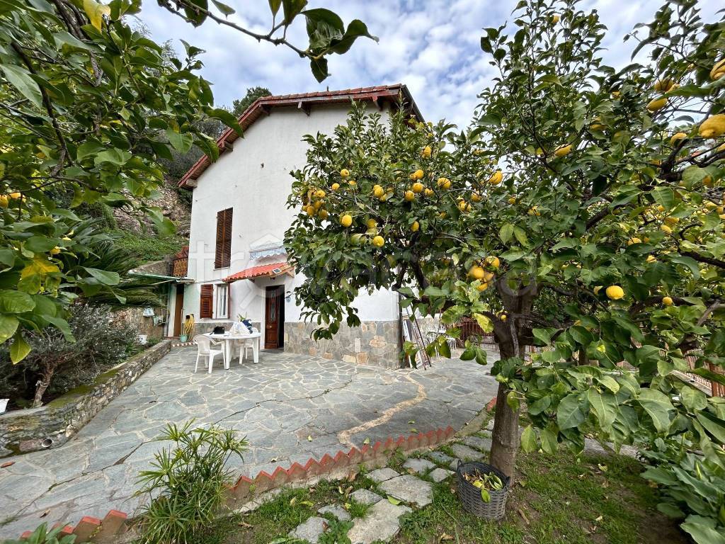 Villa Bifamiliare in vendita ad Alassio via Loreto