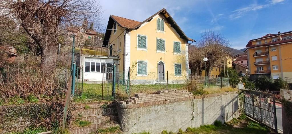 Villa in vendita a Savignone via Roma, 35