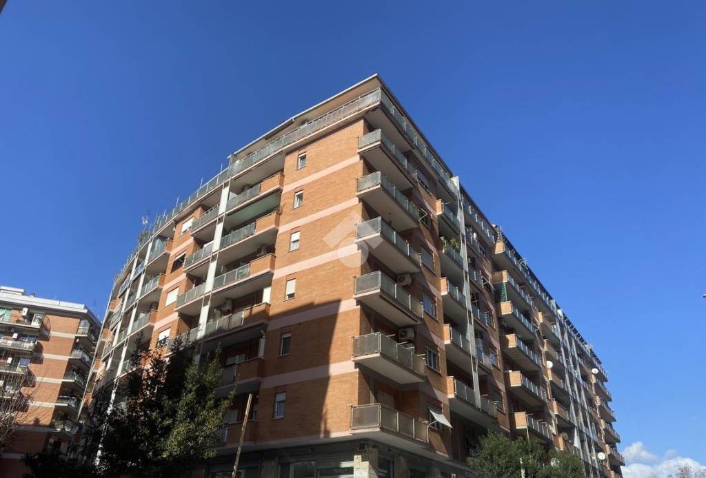 Appartamento in vendita a Roma via Eugenio Checchi, 61