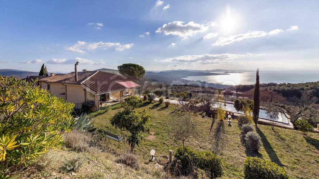 Villa in vendita a Passignano sul Trasimeno via Tancredo Marchini