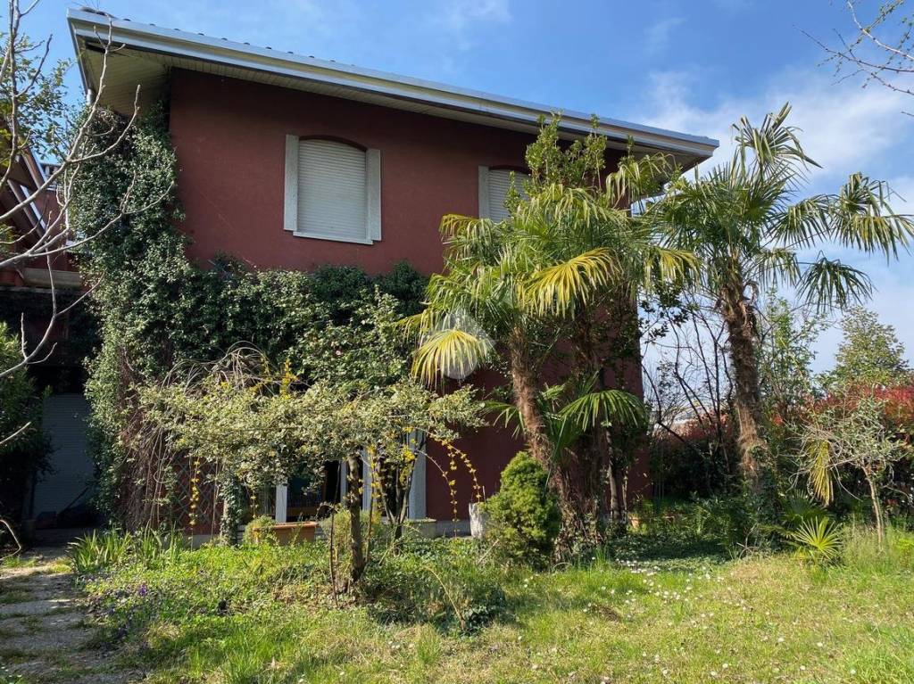 Villa a Schiera in vendita a Rho via Giovanni Amendola, 16