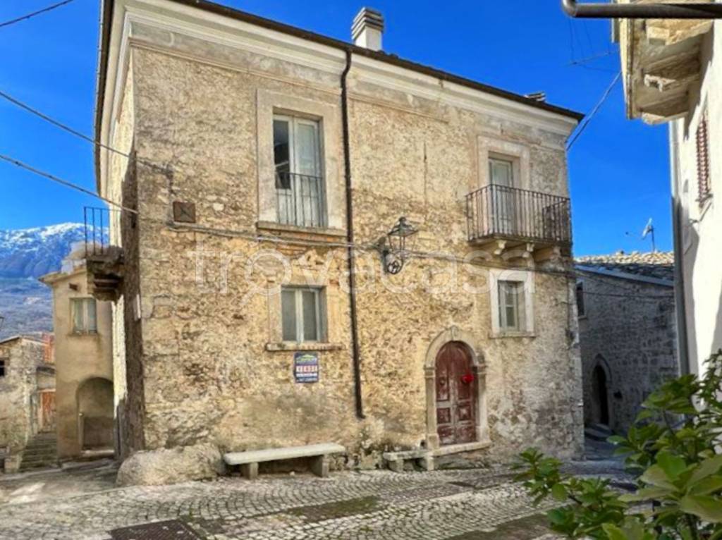Casa Indipendente in vendita a Caramanico Terme via del Morrone Vico 1
