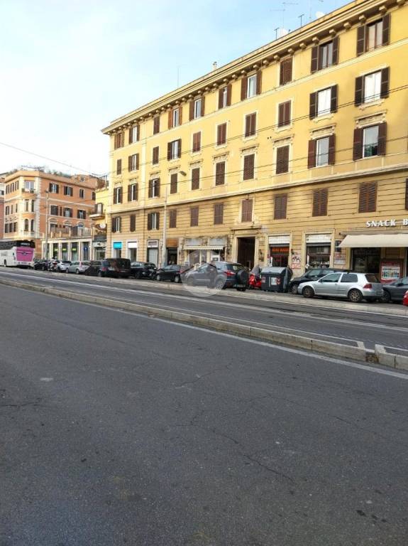 Appartamento in vendita a Roma via Emanuele Filiberto, 166