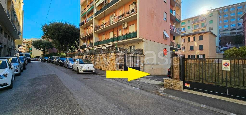 Garage in vendita a Genova via dell'Ombra