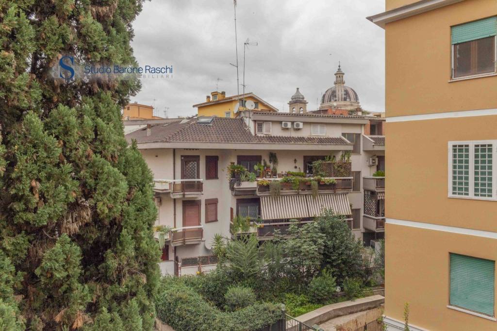 Appartamento in vendita a Roma via dei Prati della Farnesina
