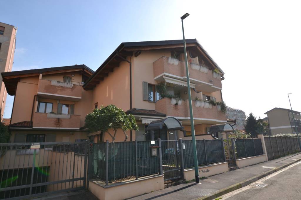Appartamento in vendita a Cologno Monzese via Belluno, 11