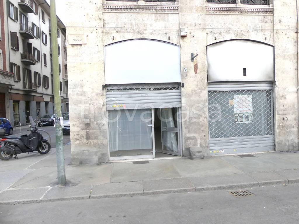 Negozio in affitto a Torino via Nizza, 43