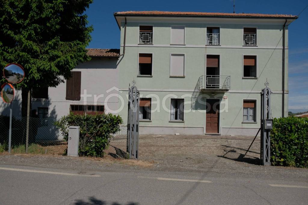 Casale in vendita a Rovescala frazione Pieve, 33