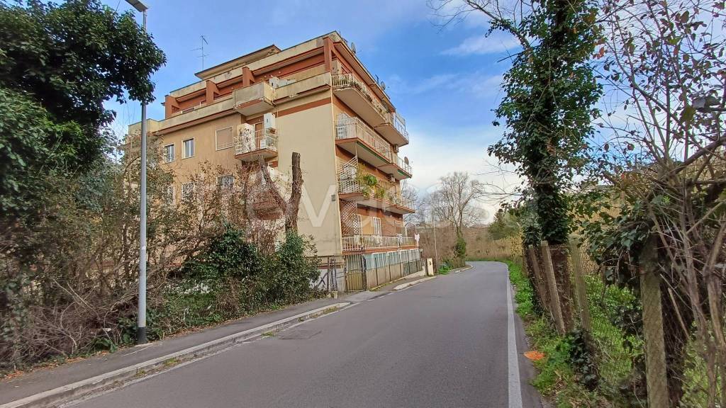 Appartamento in vendita a Roma via dei Buonvisi