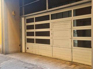 Garage in affitto a reggio nell'emilia via emilia a san pietro, 14