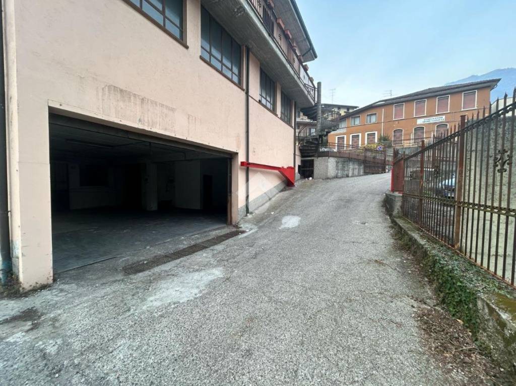 Negozio in affitto a Lumezzane via Giuseppe Garibaldi, 140