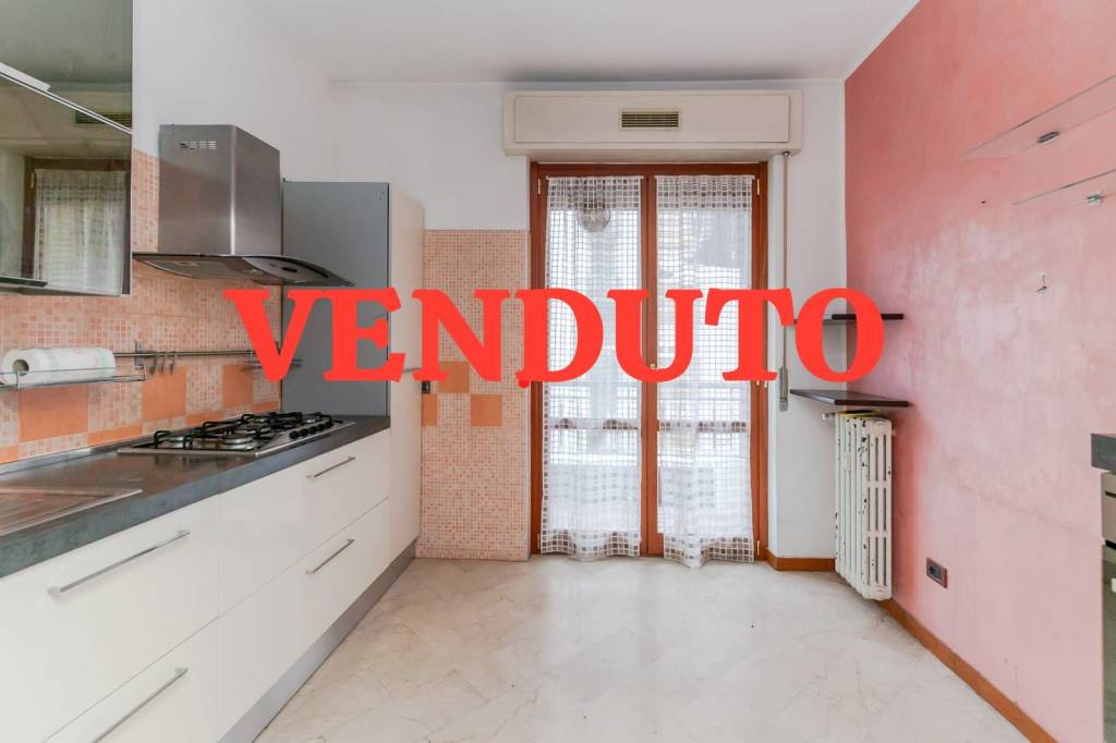 Appartamento in vendita a Milano via Gaetano Strambio, 17