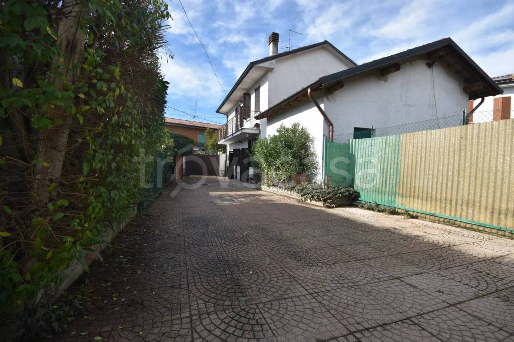 Villa in vendita a Romanengo