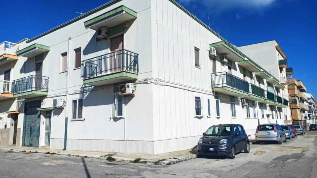 Appartamento in vendita a Mola di Bari via scotellaro, 1