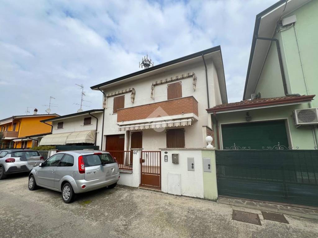 Villa a Schiera in vendita a Poggio Rusco via Cappi, 44