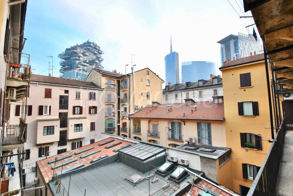 Appartamento in affitto a Milano via Pastrengo, 4