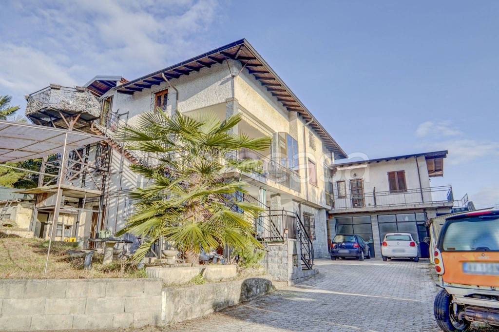 Villa Bifamiliare in vendita a Brebbia via m. Buonarroti