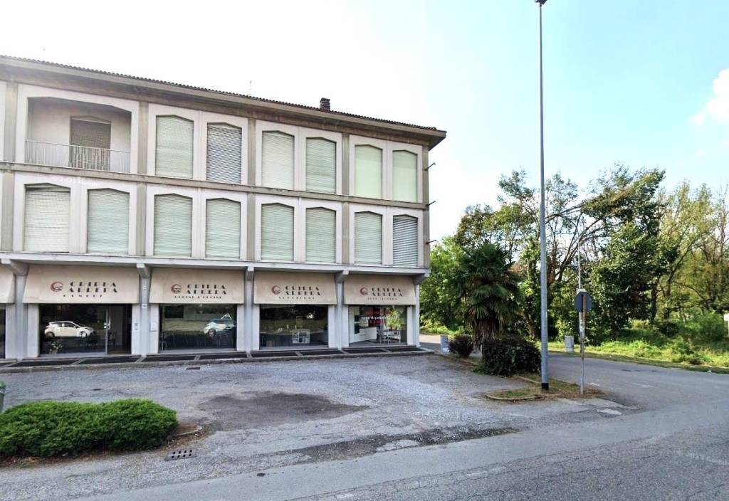 Intero Stabile in vendita a Cesano Maderno via Nazionale dei Giovi, 130