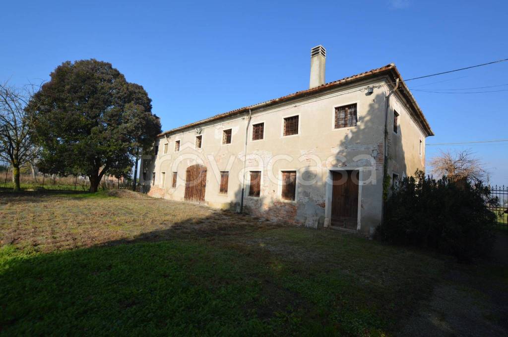 Casa Indipendente in vendita a Sant'Urbano via Adige Superiore