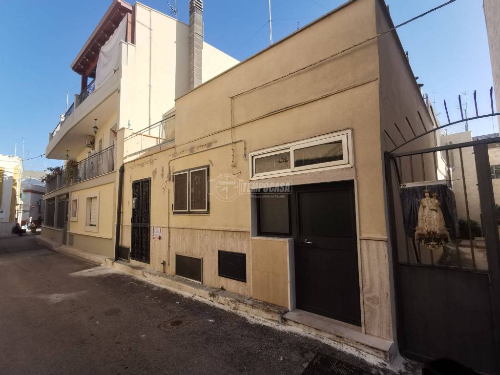 Casa Indipendente in vendita a Bari via San Carlo