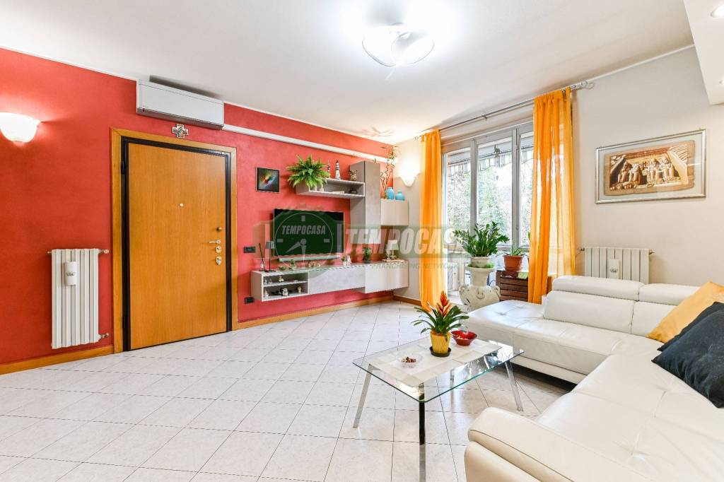 Appartamento in vendita a Vimercate via Goito, 85