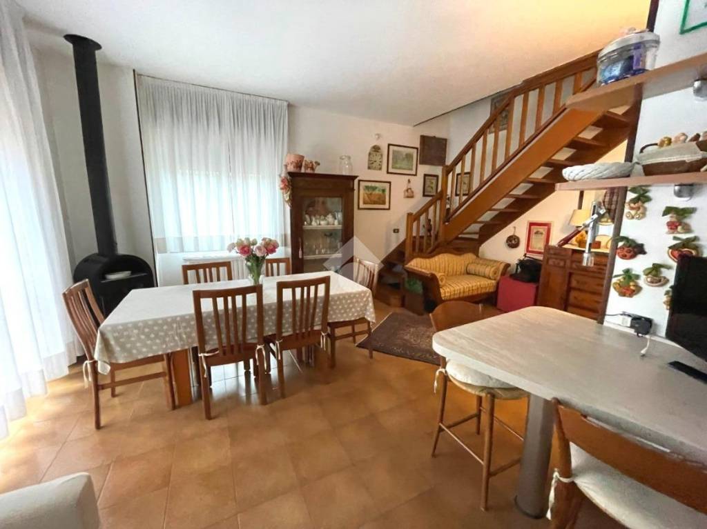Villa Bifamiliare in vendita a Saronno via piave, 64