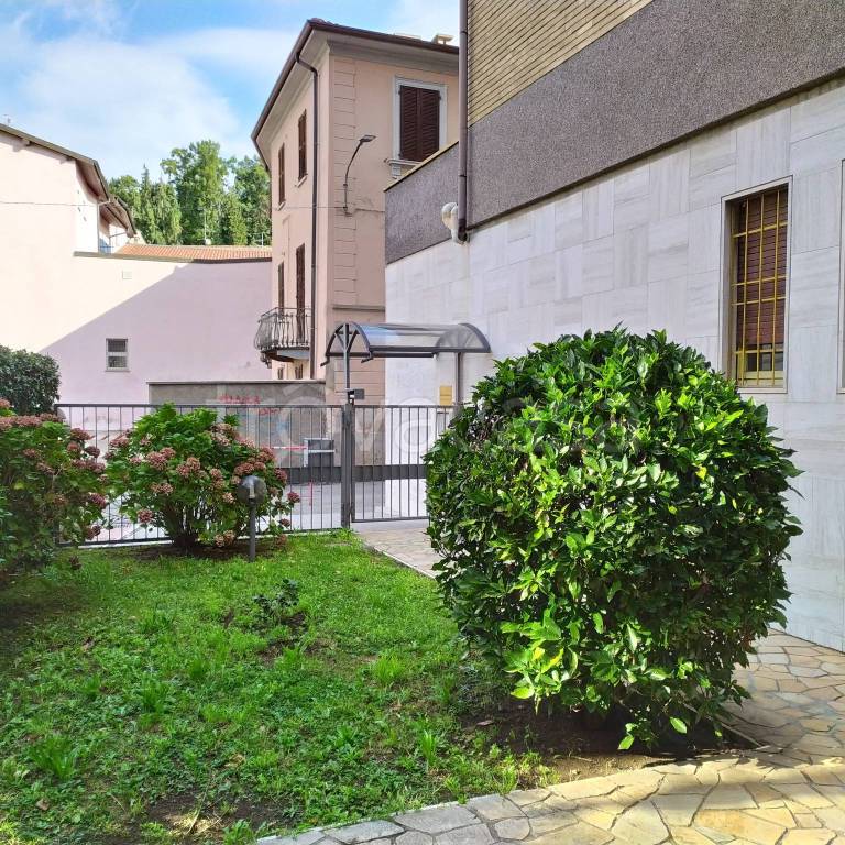 Appartamento in affitto a Varese via Carlo De Cristoforis, 24