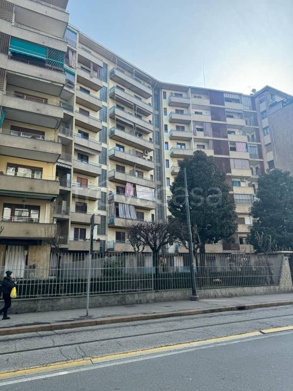 Appartamento in vendita a Torino via Genova, 243